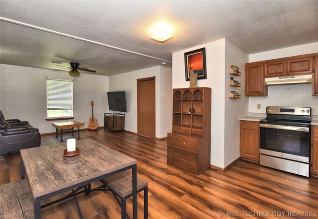 6108 S 42nd West Avenue, Sapulpa, OK 74132