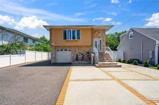81 Oakdale Boulevard, Farmingdale, NY 11735