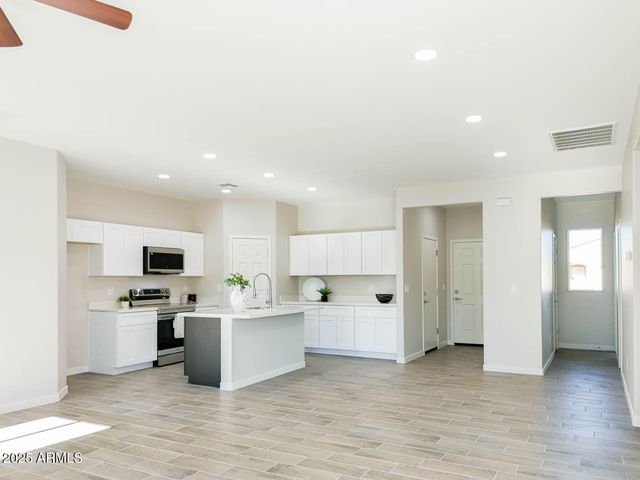 9125 W REVENTON Drive, Arizona City, AZ 85123