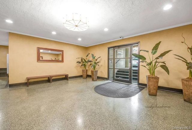 102-12 65th Avenue D17, Forest Hills, NY 11375