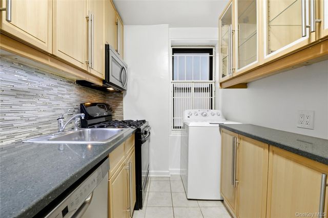 102-12 65th Avenue D17, Forest Hills, NY 11375