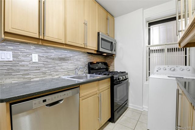 102-12 65th Avenue D17, Forest Hills, NY 11375