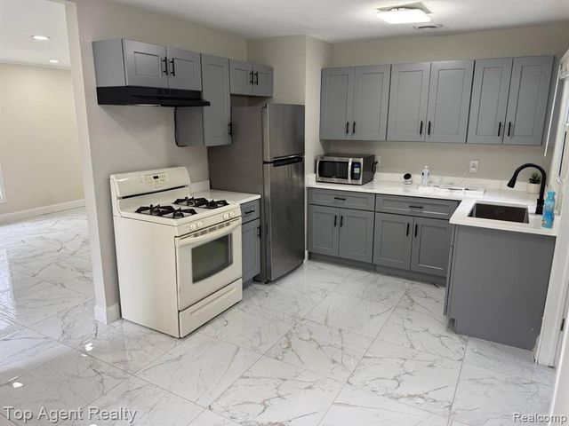 2848 Edna Jane Drive, Auburn Hills, MI 48326