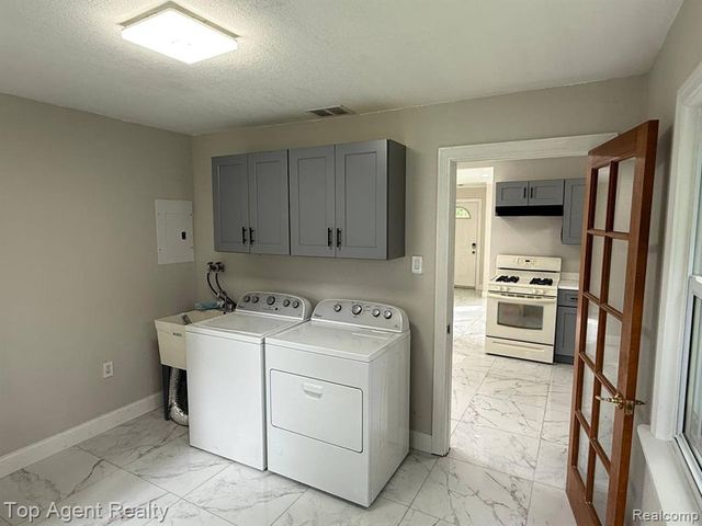 2848 Edna Jane Drive, Auburn Hills, MI 48326