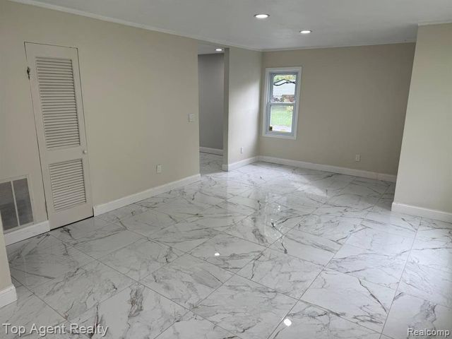 2848 Edna Jane Drive, Auburn Hills, MI 48326