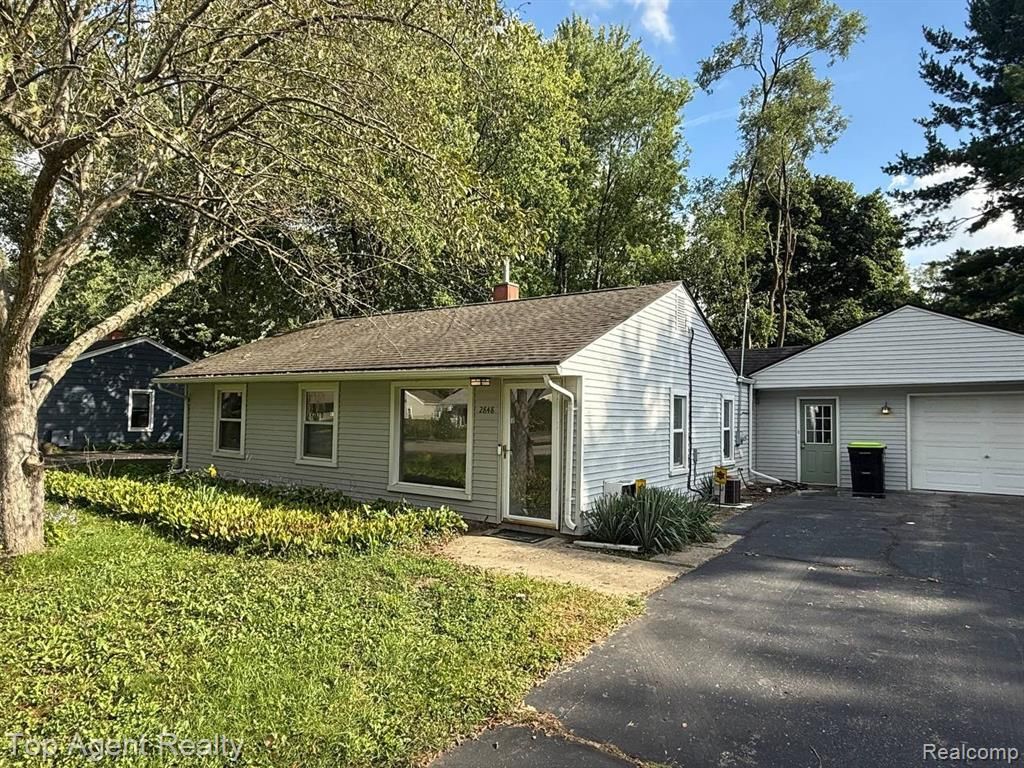 2848 Edna Jane Drive, Auburn Hills, MI 48326