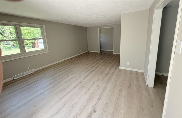 391 N Briggs Road, Middleville, MI 49333