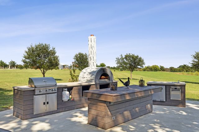 1072 Oak Hill Road, Valley View, TX 76272