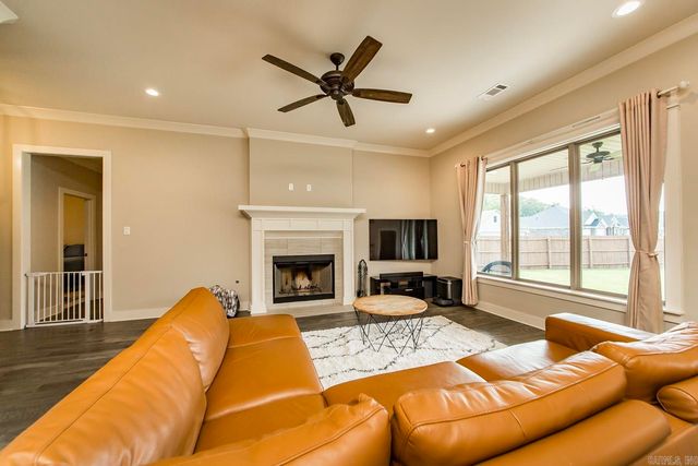 837 Oak Forest Circle, Sherwood, AR 72120