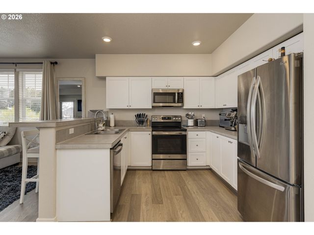 17168 Sw SNOWDALE St, Beaverton, OR 97007