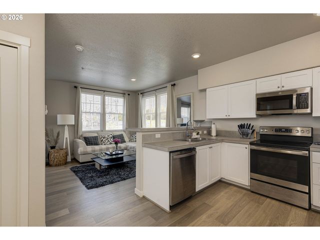 17168 Sw SNOWDALE St, Beaverton, OR 97007