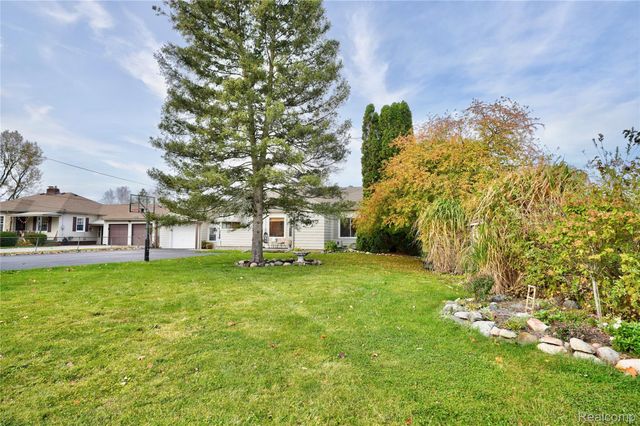 3413 Blue Lake Drive, Genesee Charter Township, MI 48506