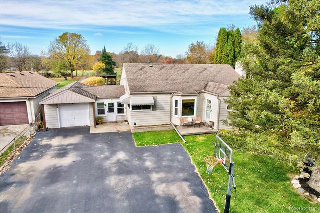 3413 Blue Lake Drive, Genesee Charter Township, MI 48506
