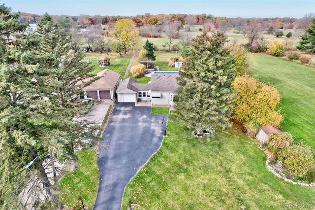 3413 Blue Lake Drive, Genesee Charter Township, MI 48506