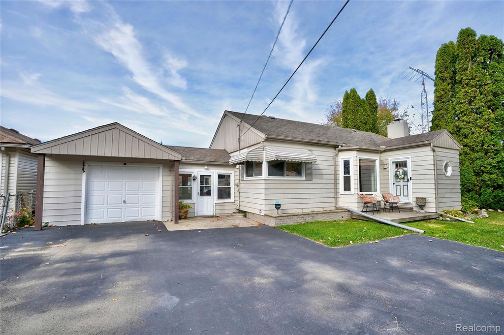 3413 Blue Lake Drive, Genesee Charter Township, MI 48506