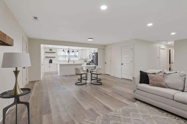 6084 Mink Street SW, Pataskala, OH 43062