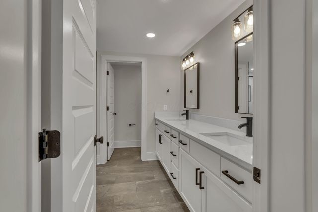 6084 Mink Street SW, Pataskala, OH 43062