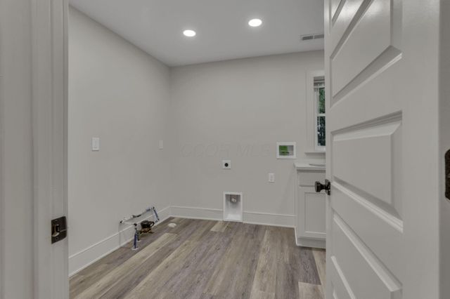 6084 Mink Street SW, Pataskala, OH 43062