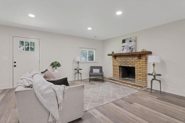 6084 Mink Street SW, Pataskala, OH 43062