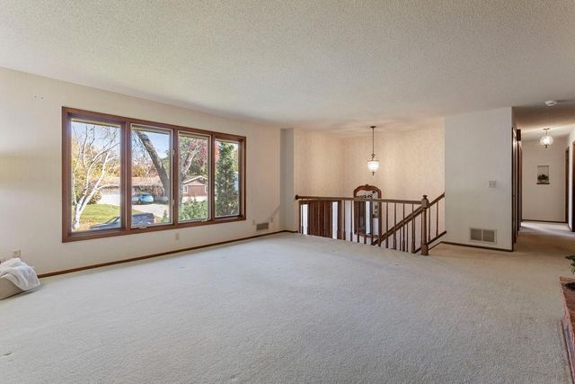4649 Hillsboro Avenue N, New Hope, MN 55428