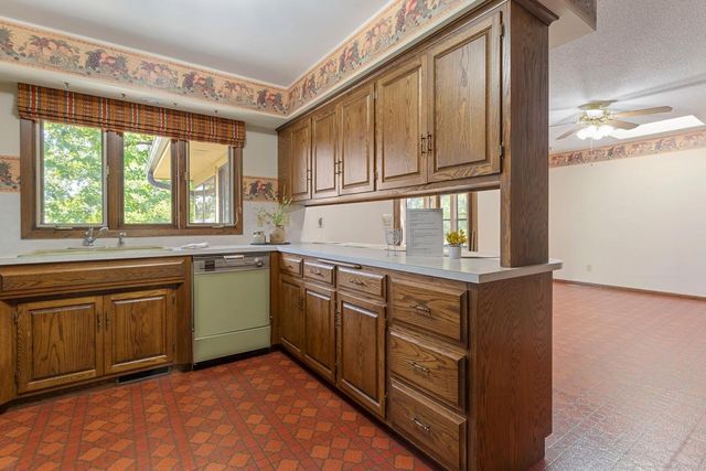 4649 Hillsboro Avenue N, New Hope, MN 55428