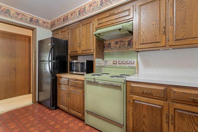4649 Hillsboro Avenue N, New Hope, MN 55428