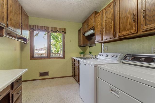 4649 Hillsboro Avenue N, New Hope, MN 55428