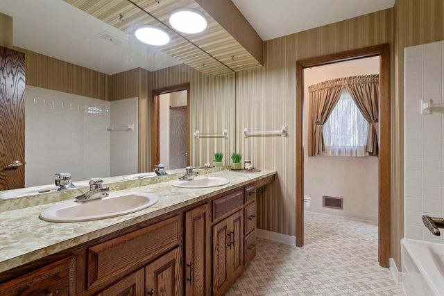 4649 Hillsboro Avenue N, New Hope, MN 55428