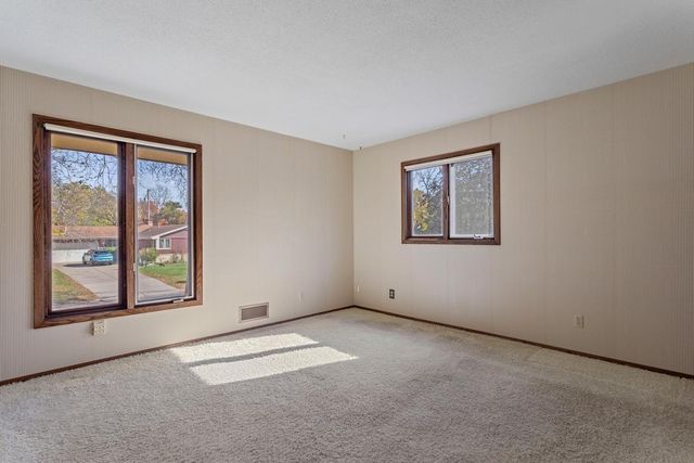 4649 Hillsboro Avenue N, New Hope, MN 55428