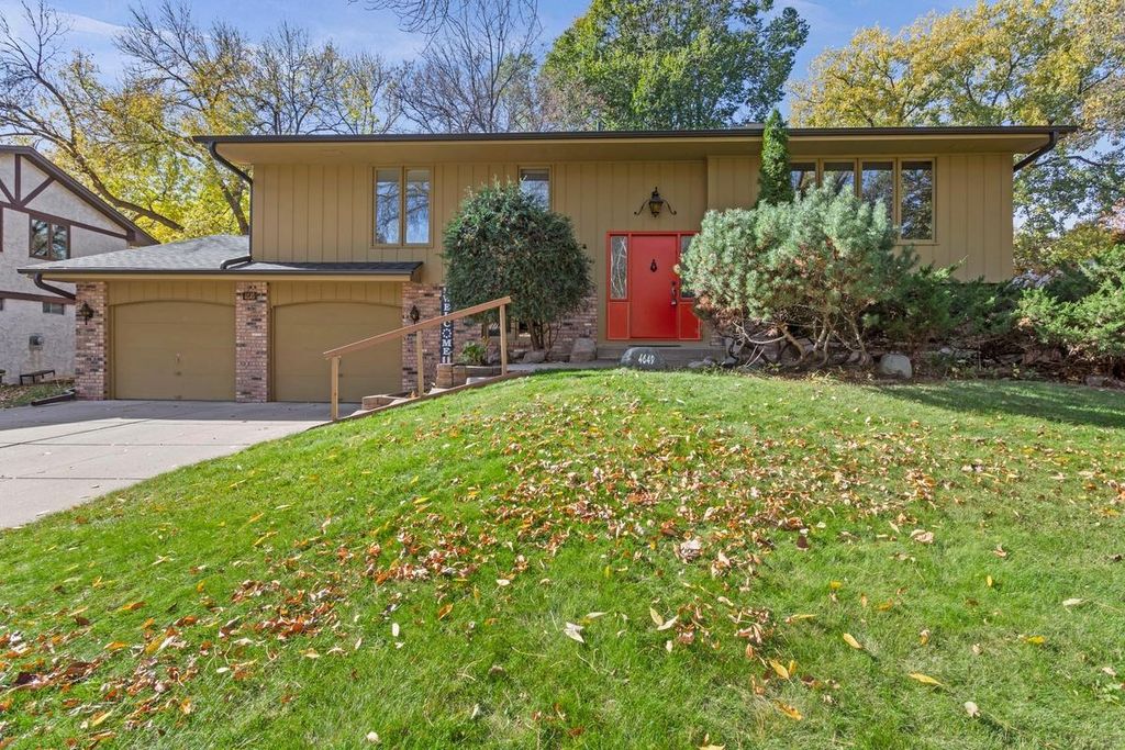 4649 Hillsboro Avenue N, New Hope, MN 55428