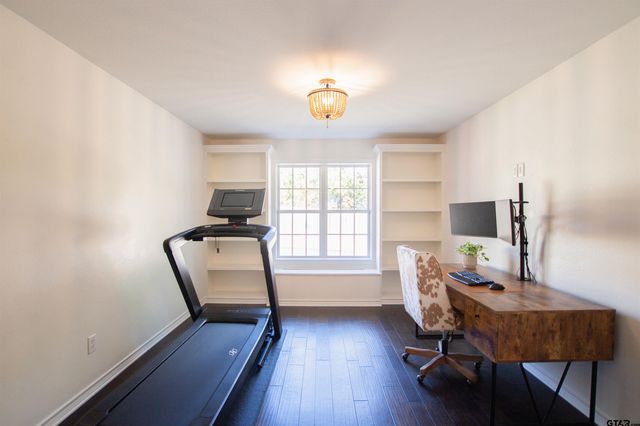 2618 Prestwick Rd, Jacksonville, TX 75766