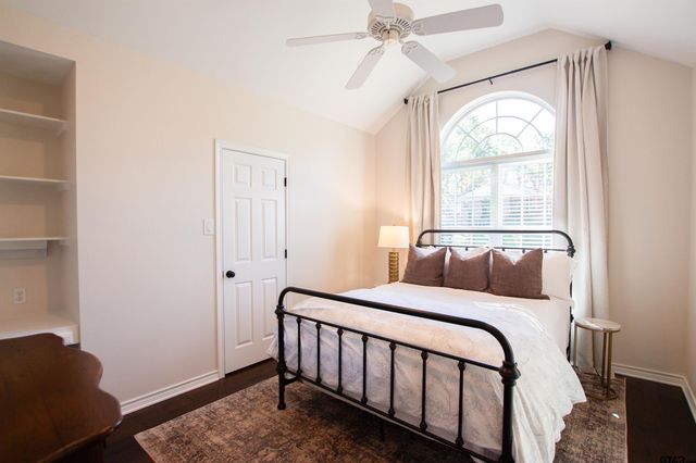 2618 Prestwick Rd, Jacksonville, TX 75766