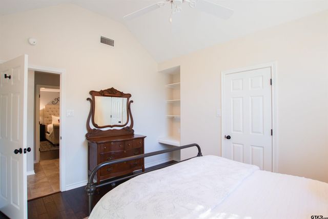 2618 Prestwick Rd, Jacksonville, TX 75766