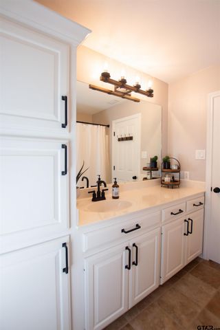 2618 Prestwick Rd, Jacksonville, TX 75766