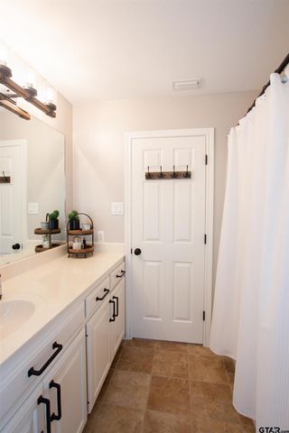 2618 Prestwick Rd, Jacksonville, TX 75766