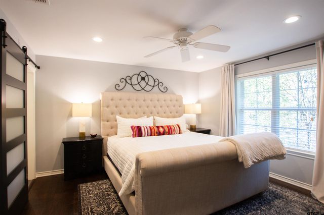 2618 Prestwick Rd, Jacksonville, TX 75766