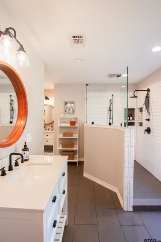 2618 Prestwick Rd, Jacksonville, TX 75766