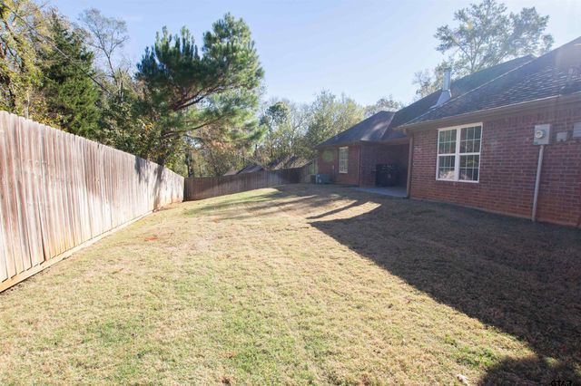 2618 Prestwick Rd, Jacksonville, TX 75766