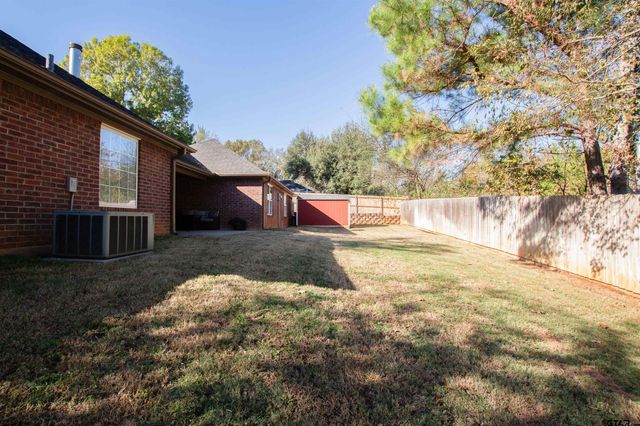 2618 Prestwick Rd, Jacksonville, TX 75766