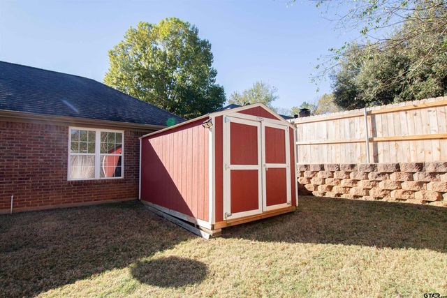 2618 Prestwick Rd, Jacksonville, TX 75766