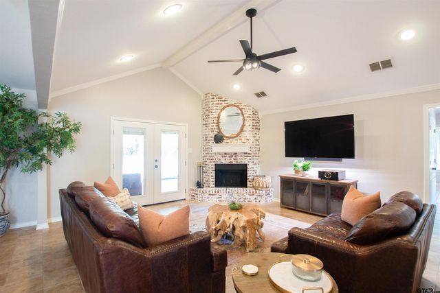 2618 Prestwick Rd, Jacksonville, TX 75766