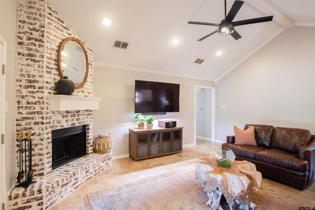 2618 Prestwick Rd, Jacksonville, TX 75766