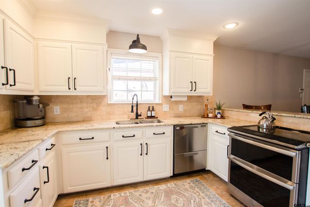 2618 Prestwick Rd, Jacksonville, TX 75766