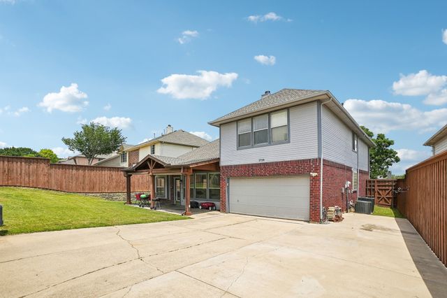 2728 Vista Bluff Boulevard, Lewisville, TX 75067