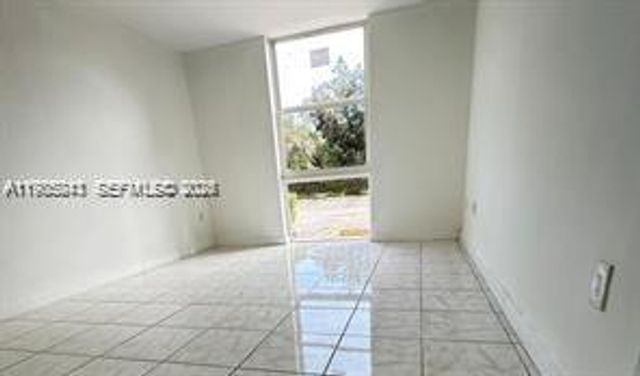 16950 W Dixie Hwy A128 Hwy A128 A128, North Miami Beach, FL 33160
