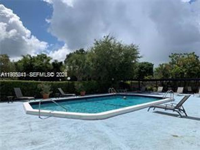 16950 W Dixie Hwy A128 Hwy A128 A128, North Miami Beach, FL 33160