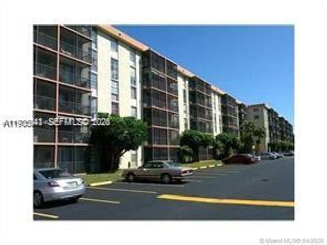 16950 W Dixie Hwy A128 Hwy A128 A128, North Miami Beach, FL 33160