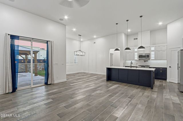 913 Summer Night Avenue, El Paso, TX 79928