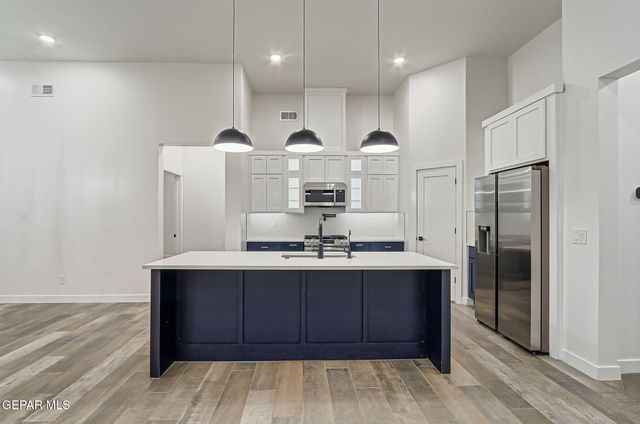 913 Summer Night Avenue, El Paso, TX 79928
