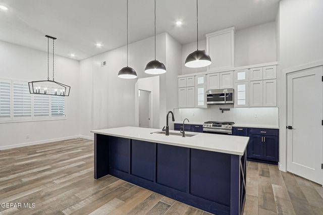 913 Summer Night Avenue, El Paso, TX 79928